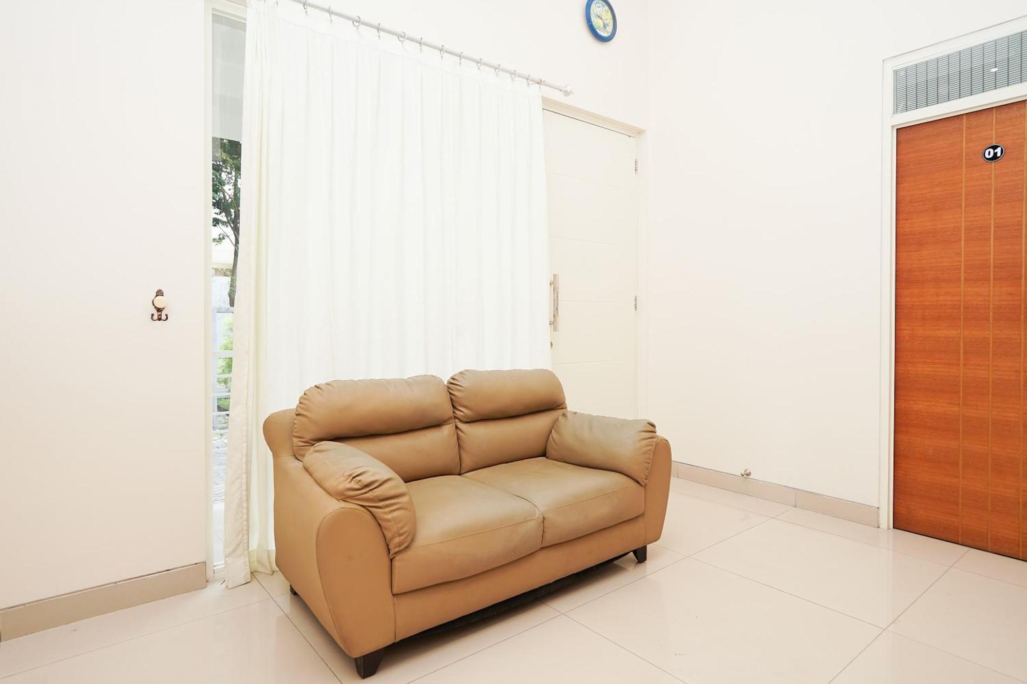 Oyo 782 Menjangan Residence At Citraland 1 Sorabaya Extérieur photo