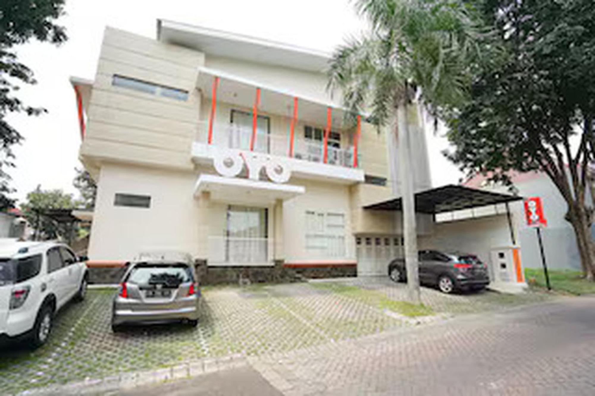 Oyo 782 Menjangan Residence At Citraland 1 Sorabaya Extérieur photo